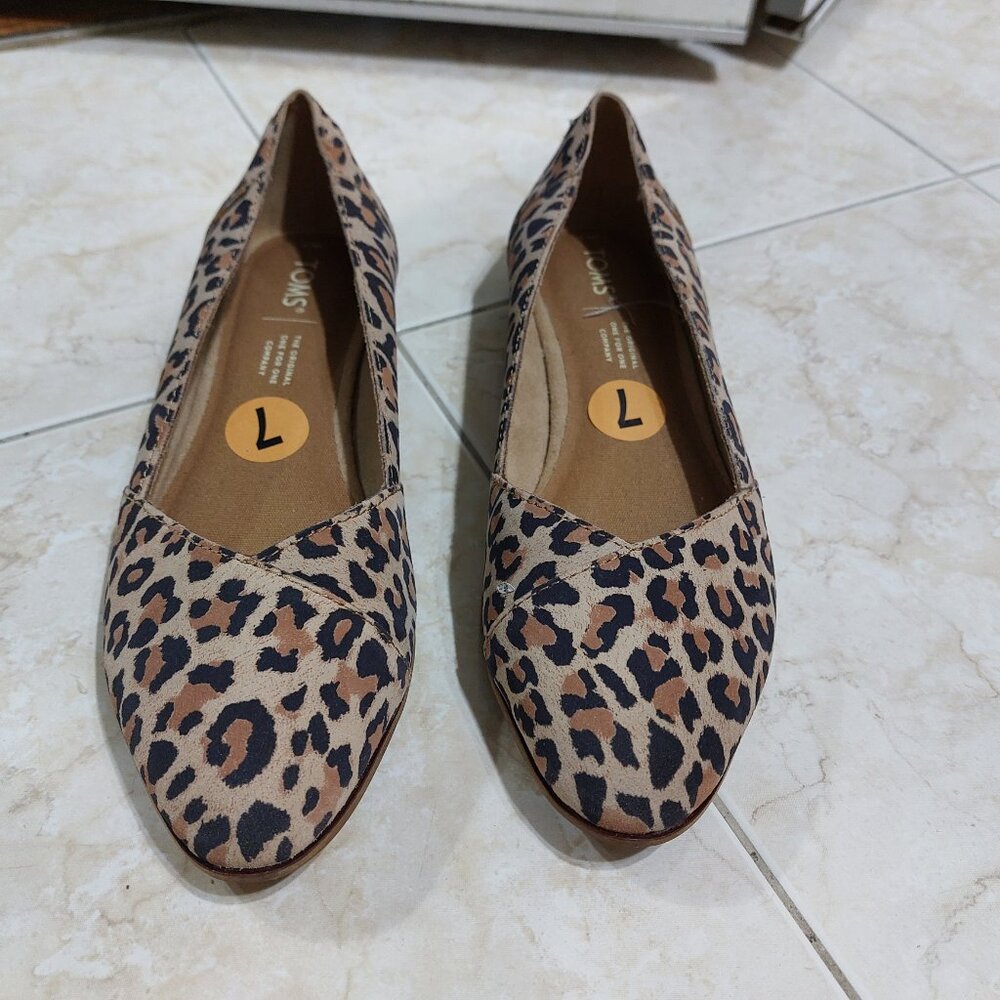 TOMS Julie Desert Tan Leopard Cheetah Animal Print Slip On Comfort Ballet Flats